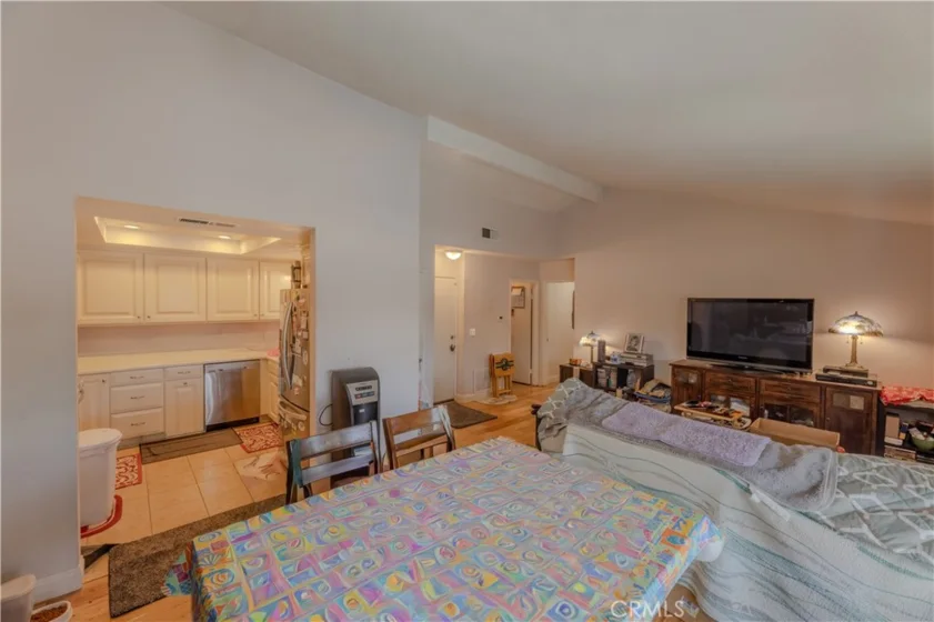 579 Parkview photo 19