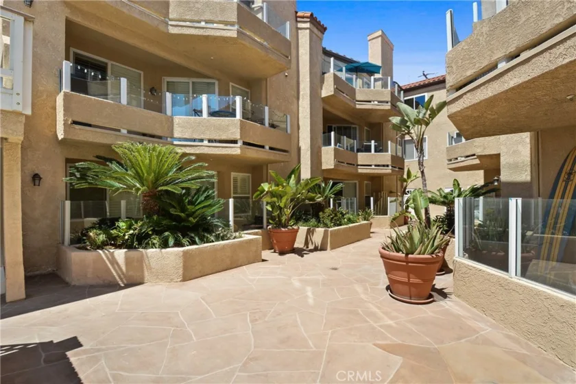 2000 Pacific Coast Hwy Apt 308 photo 14