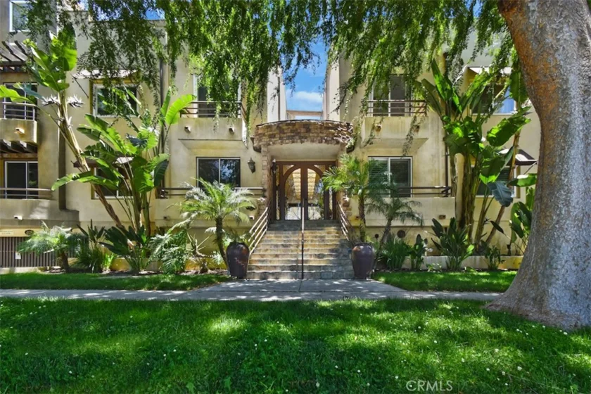 4128 Whitsett Avenue #201 photo 1