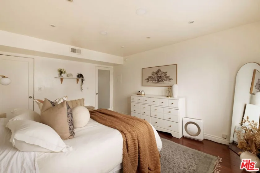 1021 N Crescent Heights Boulevard #207 photo 23