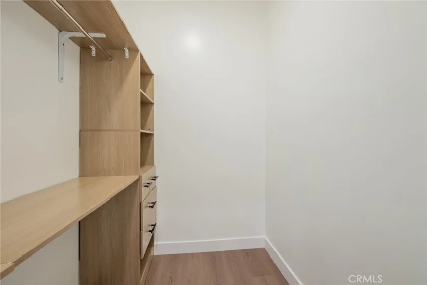 1305 N Columbus Avenue #112 photo 19