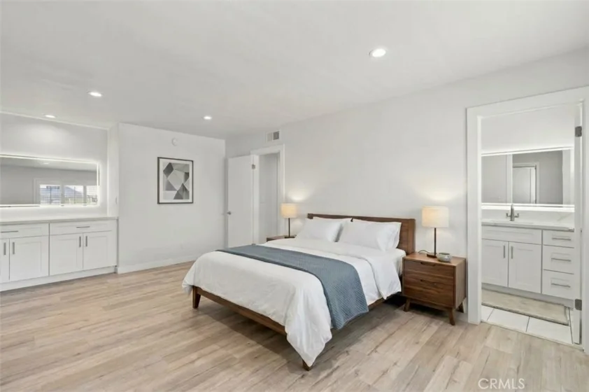 5354 Lindley Avenue #209 photo 21