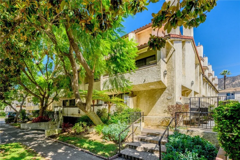 543 W Stocker Street #14 photo 1