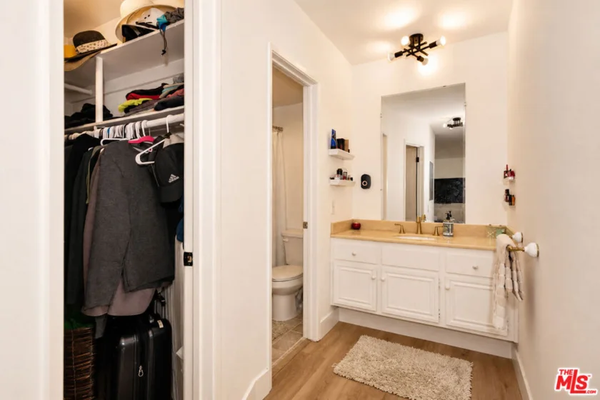 2385 Roscomare Road #D17 photo 16
