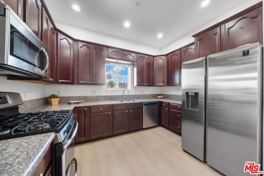 309 S Mariposa Avenue #301 photo 28