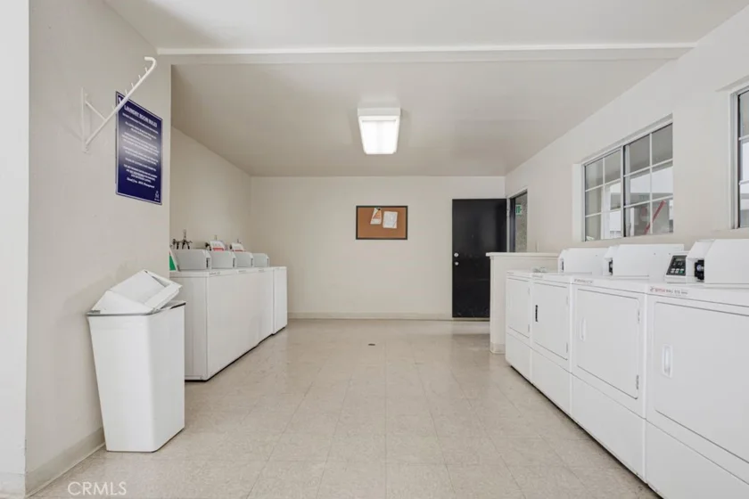 5515 Canoga Avenue #105 photo 32