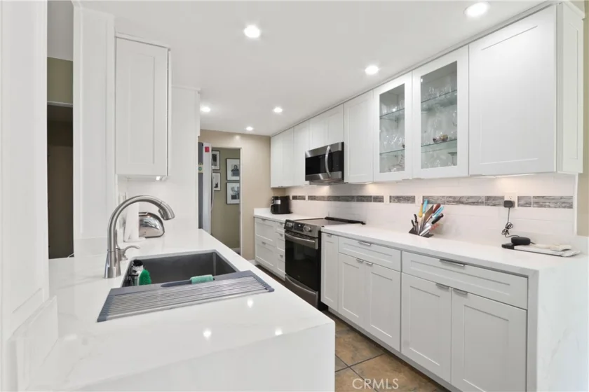 2101 E 2nd Street #305 photo 26
