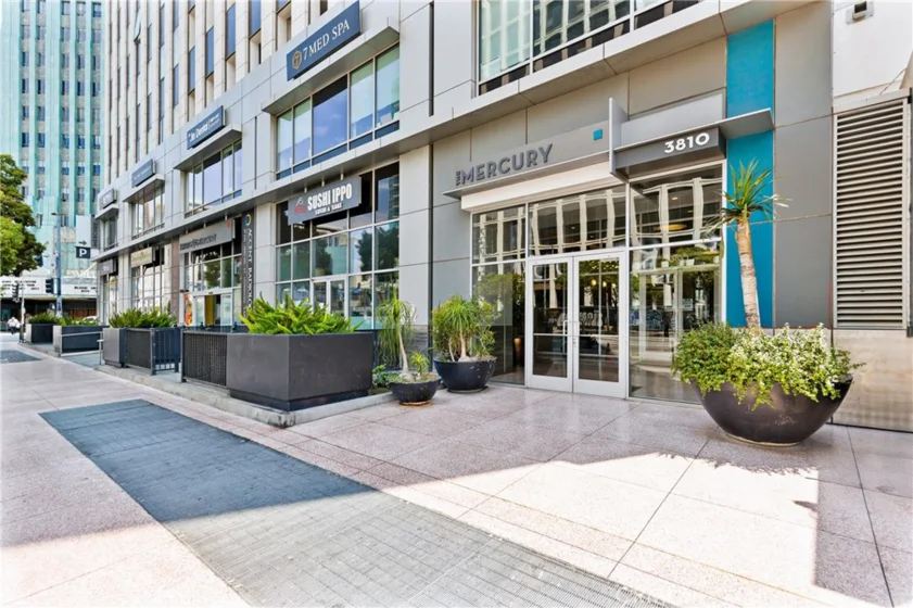 3810 Wilshire Boulevard #1811 photo 2