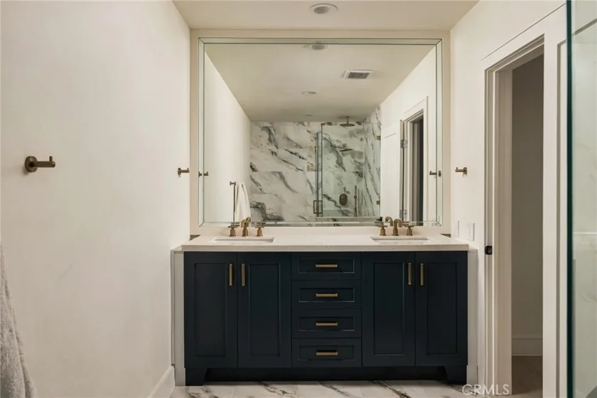 5315 Yarmouth Avenue #104 photo 24