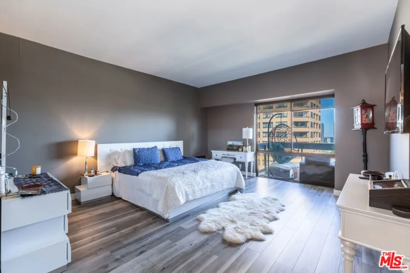 10445 Wilshire Boulevard #1806 photo 19