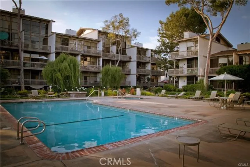 7311 N Marina Pacifica photo 2