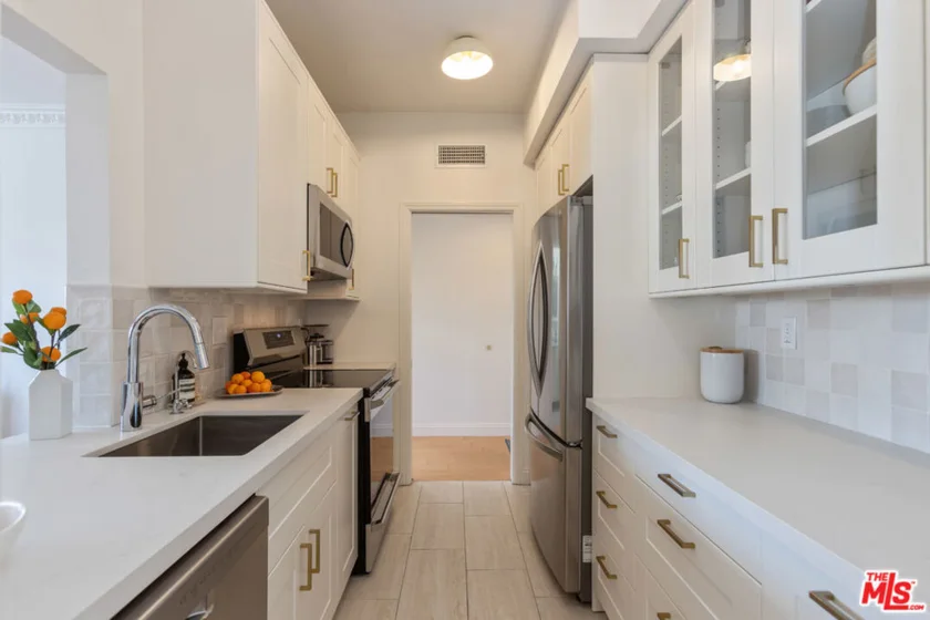 511 San Vicente Boulevard #306 photo 4