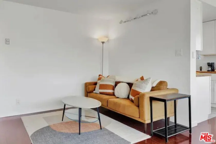 615 E Broadway #304 photo 10