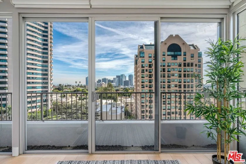 10501 Wilshire Boulevard #1012 photo 18