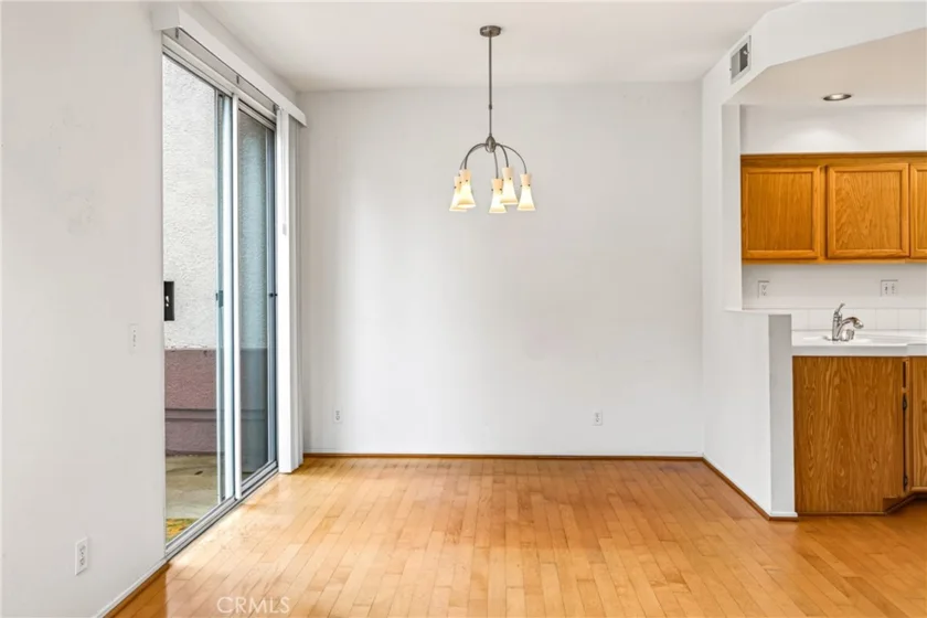 24 Mission Court photo 6
