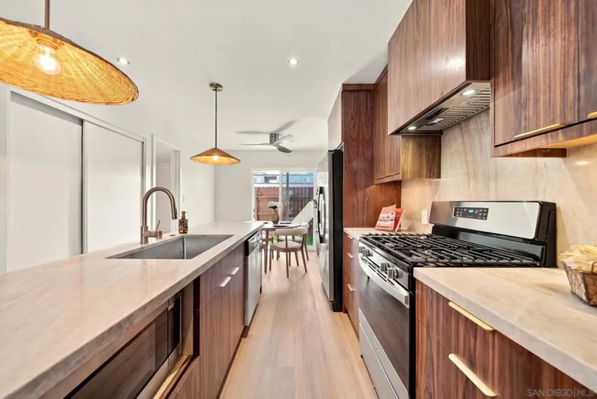435 Woodlawn Avenue #D photo 5
