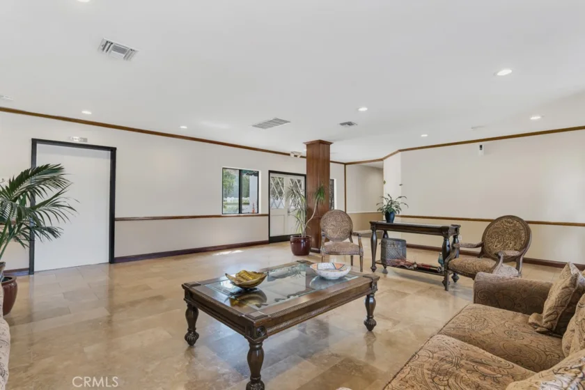 17914 Magnolia Boulevard #121 photo 35