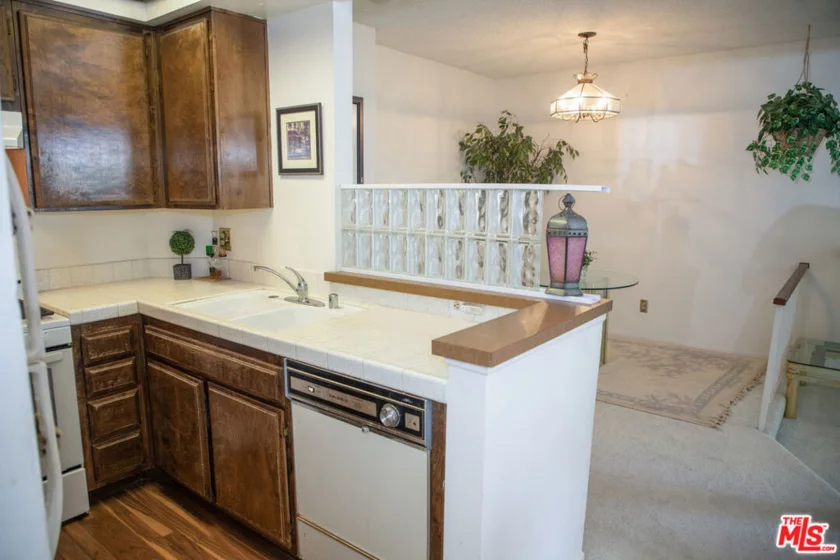 6323 Reseda Boulevard #44 photo 7