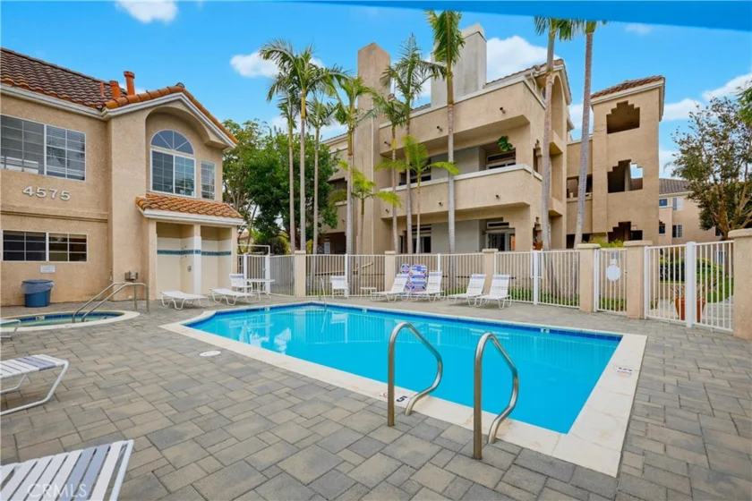 4581 Warner #302 photo 31