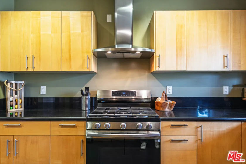 1540 Amherst Avenue #PH2 photo 24