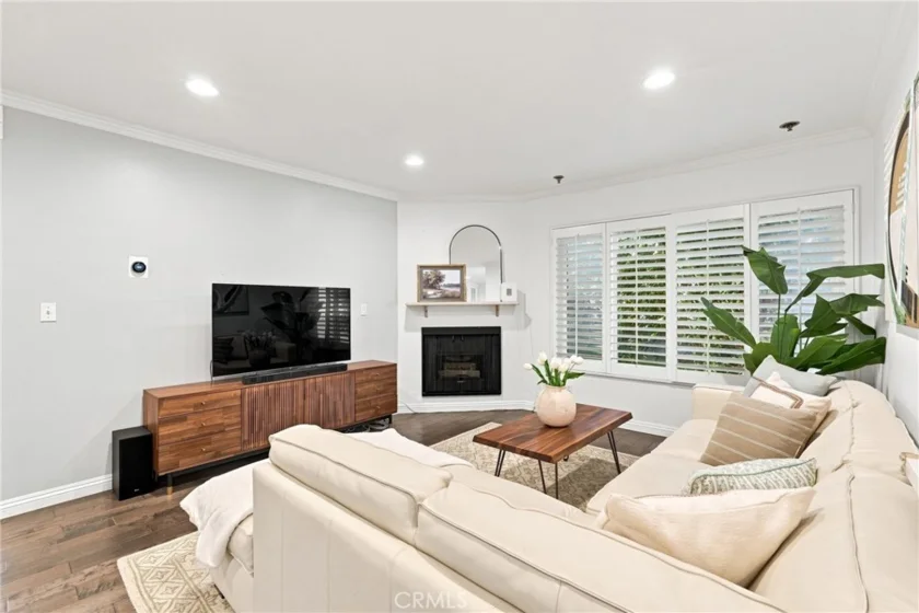1827 Greenfield Avenue #105 photo 2