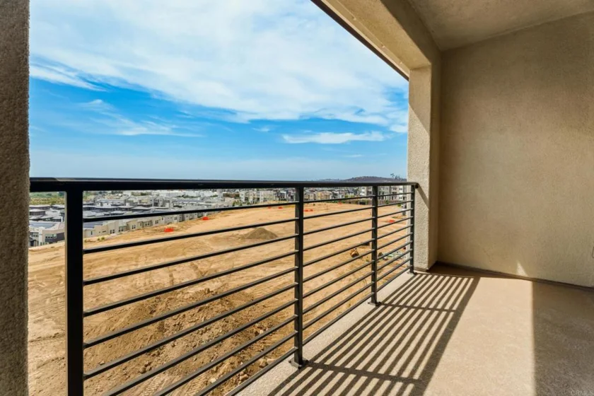 444 Bunsen Street photo 40