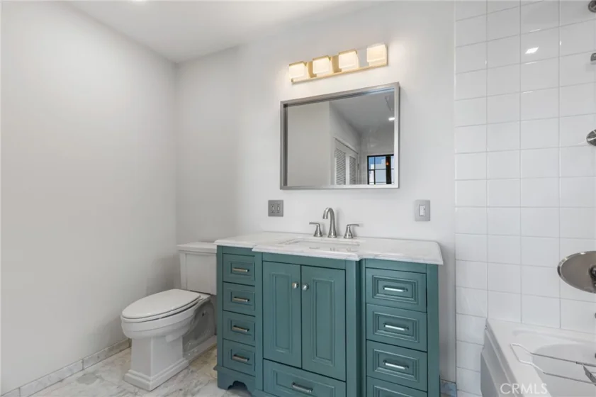 315 E 8th #401 photo 11