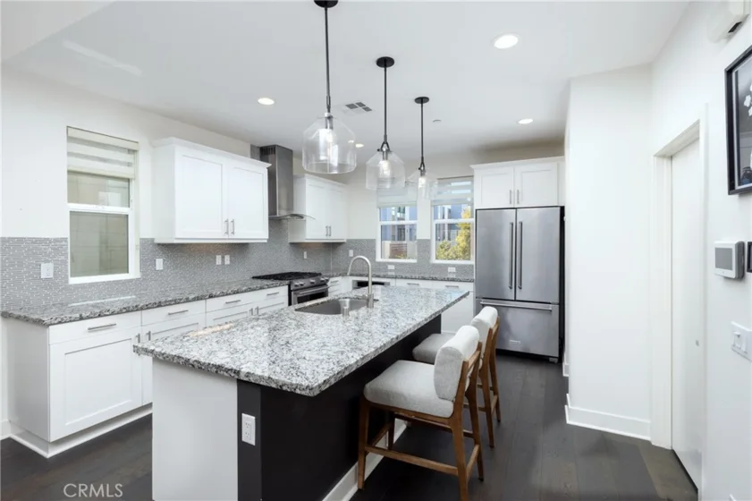 1675 Grand View photo 13