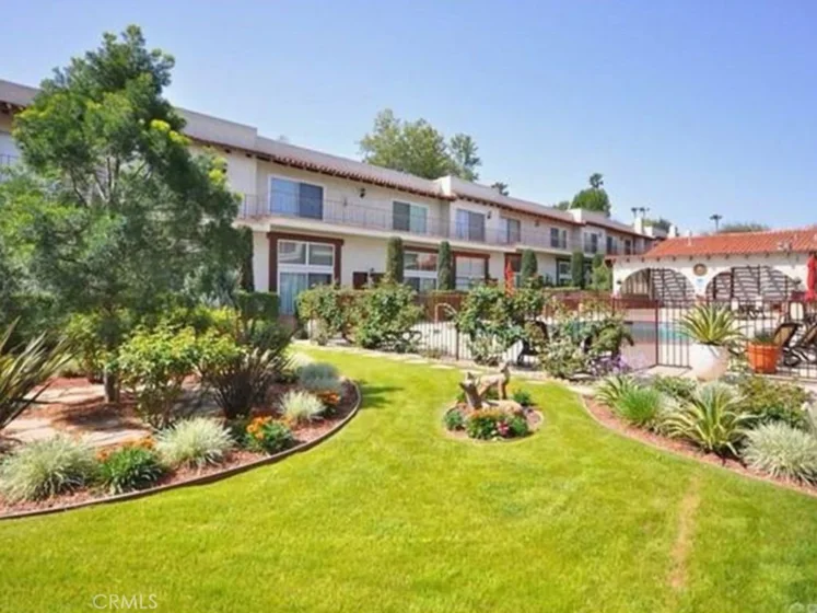 5229 Balboa Boulevard #15 photo 1