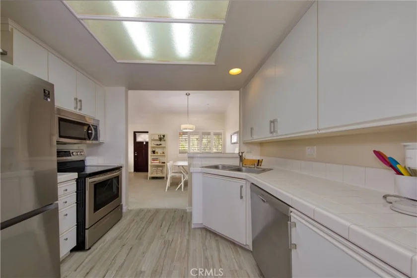 14 Villa Point photo 6