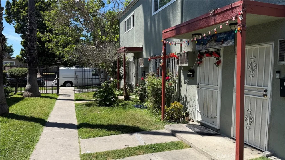 2101 S Pacific photo 2