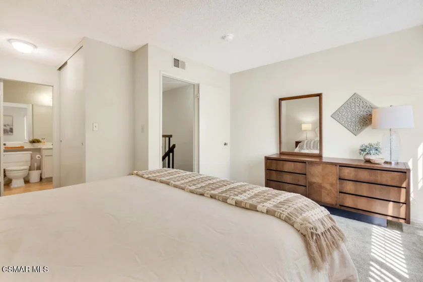 19208 Hamlin Street #4 photo 21