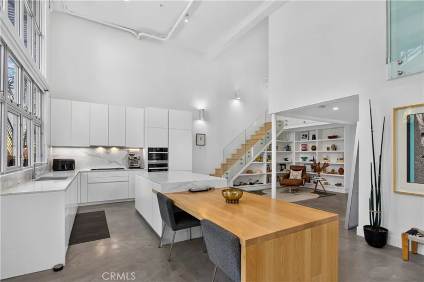 1037 N Laurel Avenue #1 photo 2
