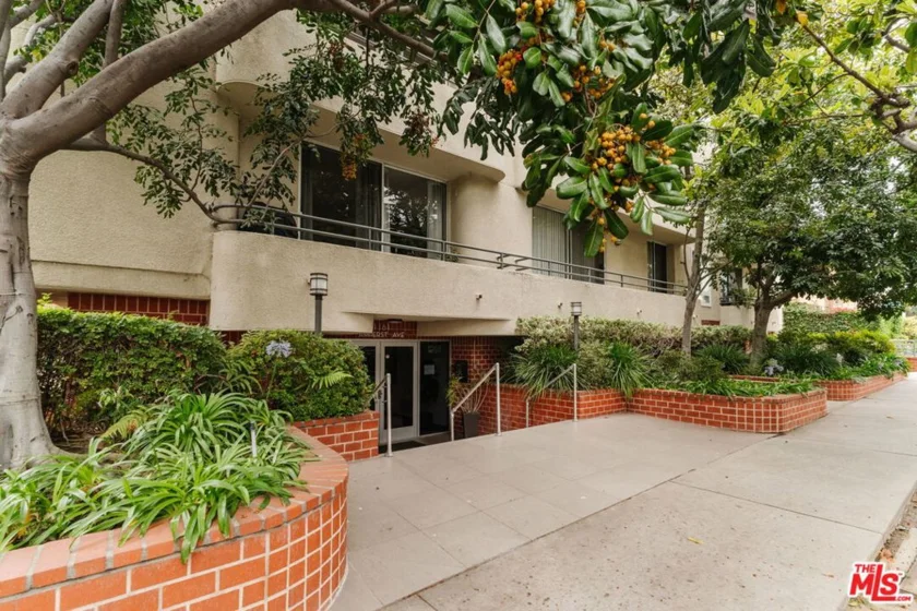 1161 Amherst Avenue #204 photo 11