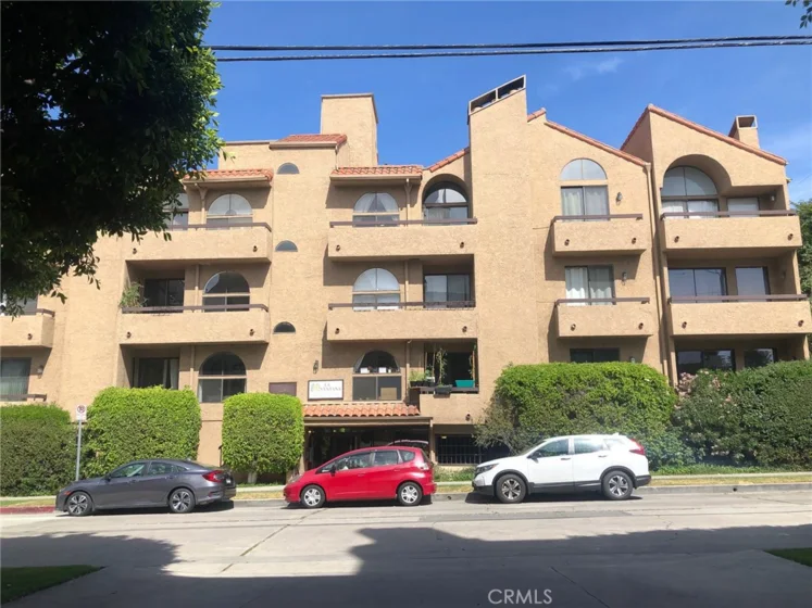 14572 Dickens Street #303 photo 1