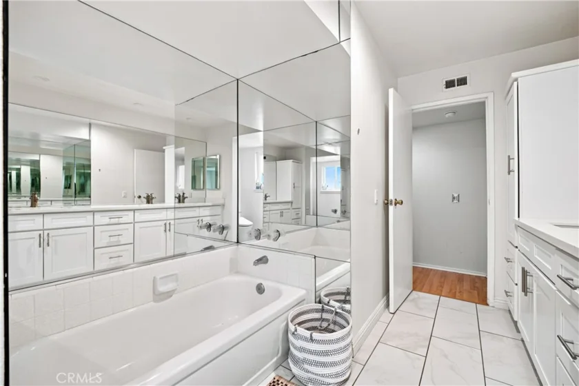 4675 Willis Avenue #105 photo 17