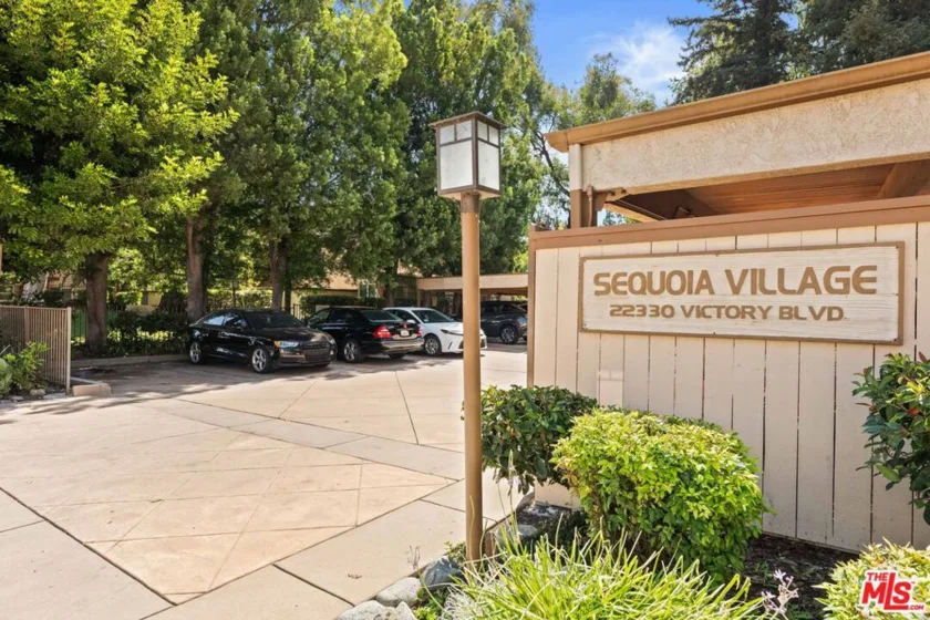 22330 Victory Boulevard #802 photo 1