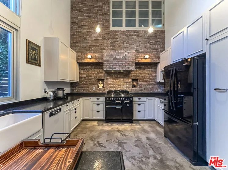 1037 N Laurel Avenue #10 photo 13