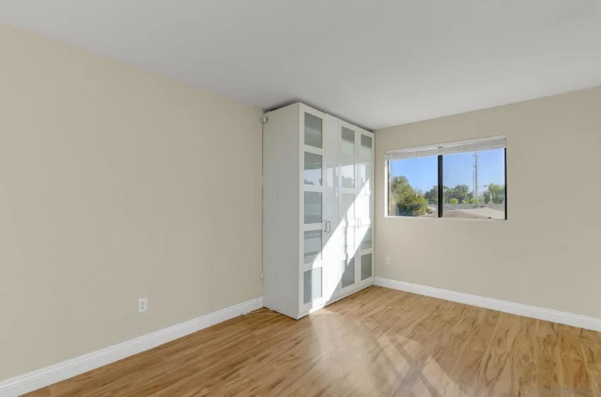 Twin Oaks Avenue #5 photo 12