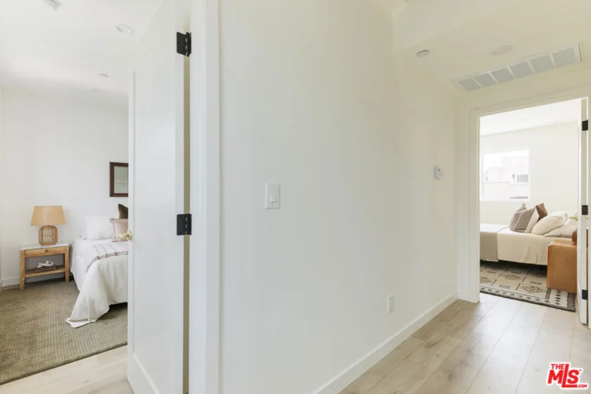 1233 N June Street photo 15