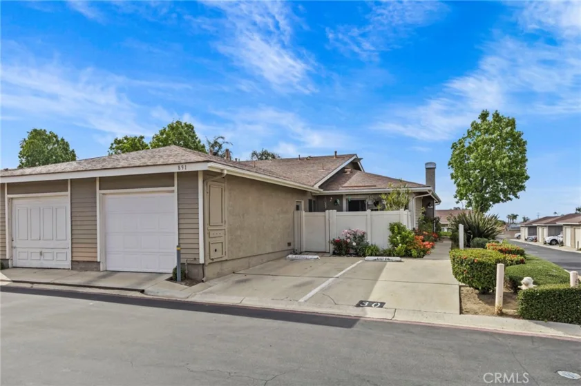 891 Tangerine Street photo 1