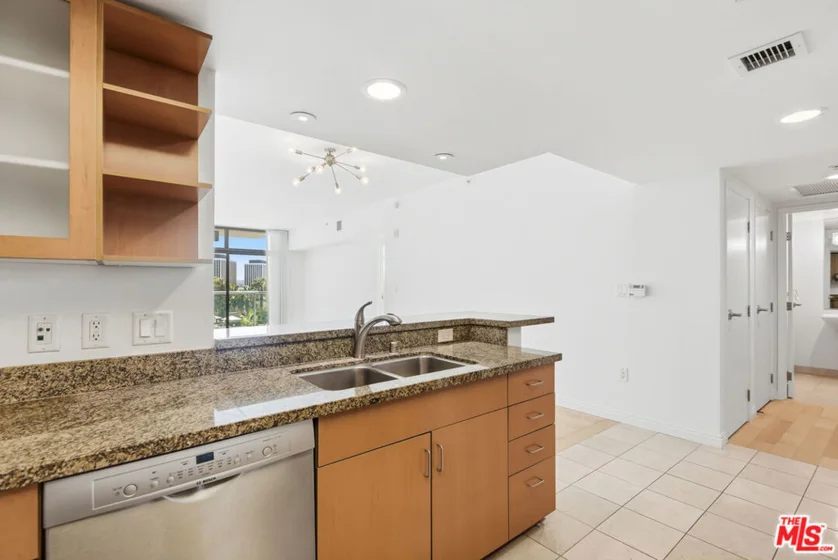 13700 Marina Pointe Drive #630 photo 5