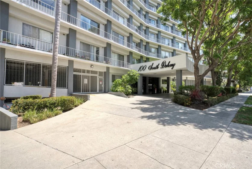 100 S Doheny #707 photo 47