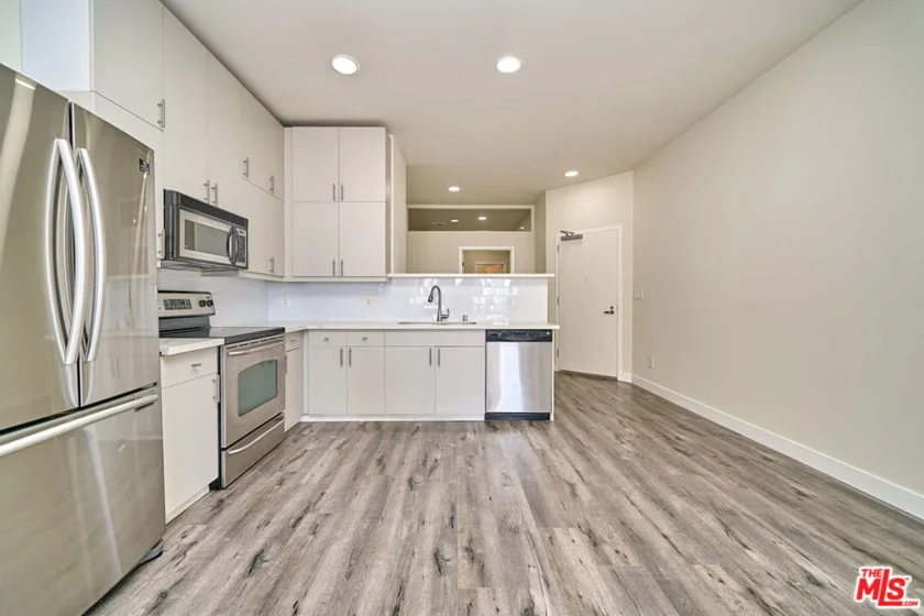 3810 Wilshire Boulevard #1001 photo 14