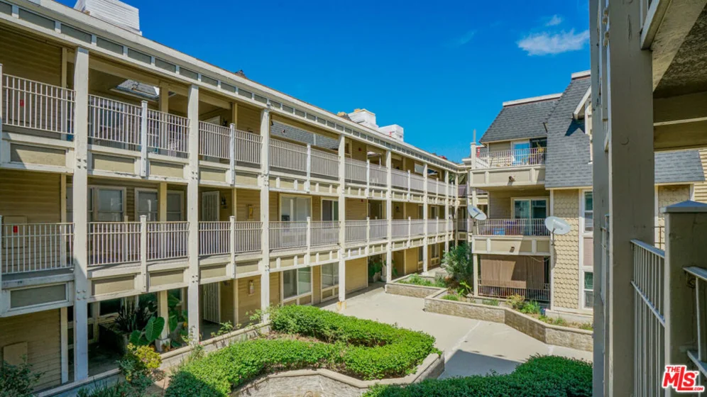 302 E Chestnut Avenue #215 photo 26