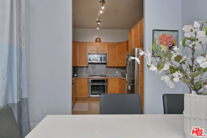 14315 Magnolia Boulevard #101 photo 5