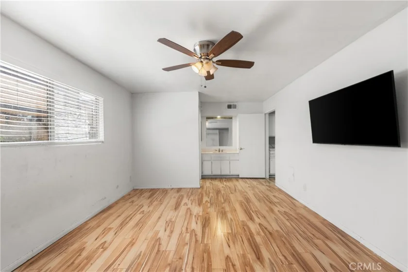 5500 Lindley #106 photo 25