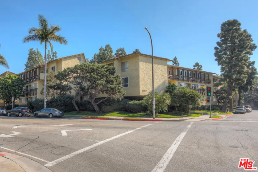 6250 Buckingham #204 photo 2