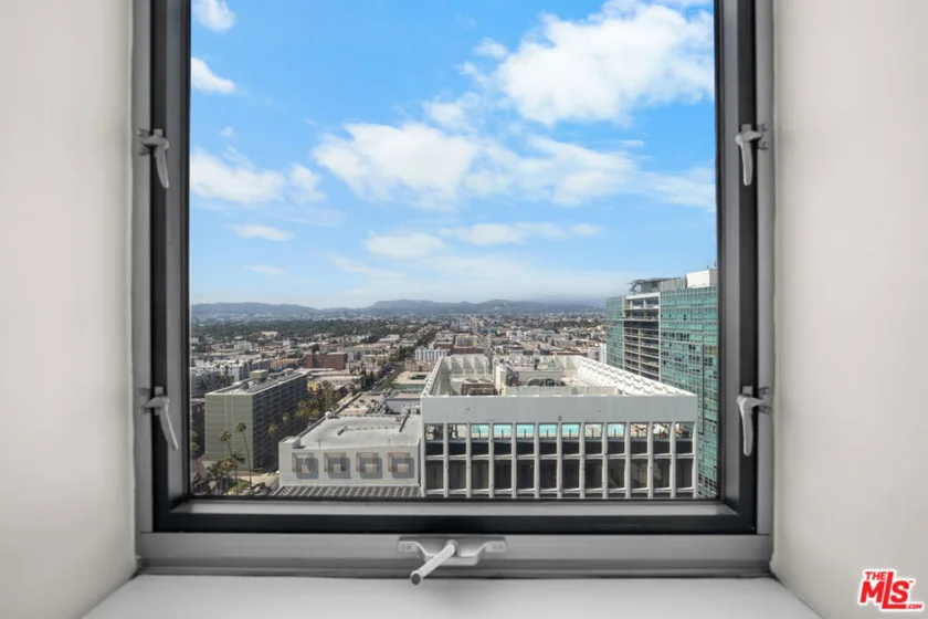 3810 Wilshire Boulevard #1801 photo 27