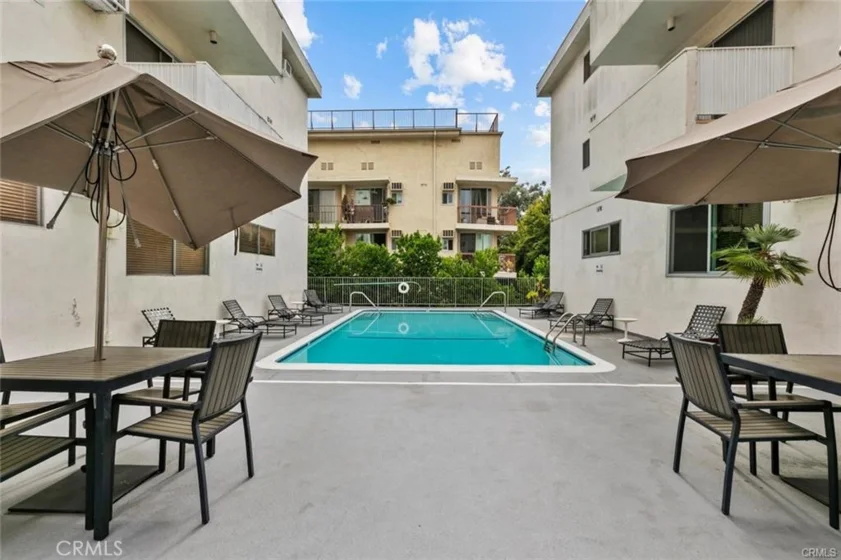 960 Larrabee #120 photo 15
